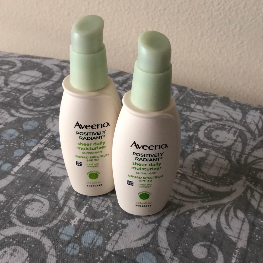 Aveeno Positively Radiant Sheer Daily Moisturizer